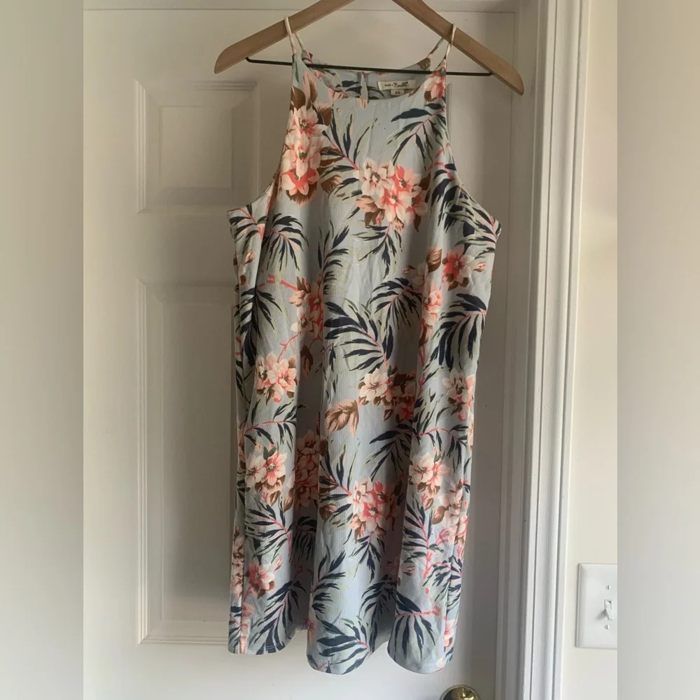🌸Simply Noelle Ribbed Halter Sundress - Picture 1 of 8